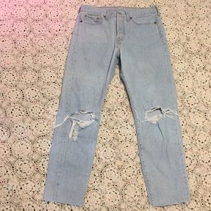 Light Wash Distressed Vintage Levi’s